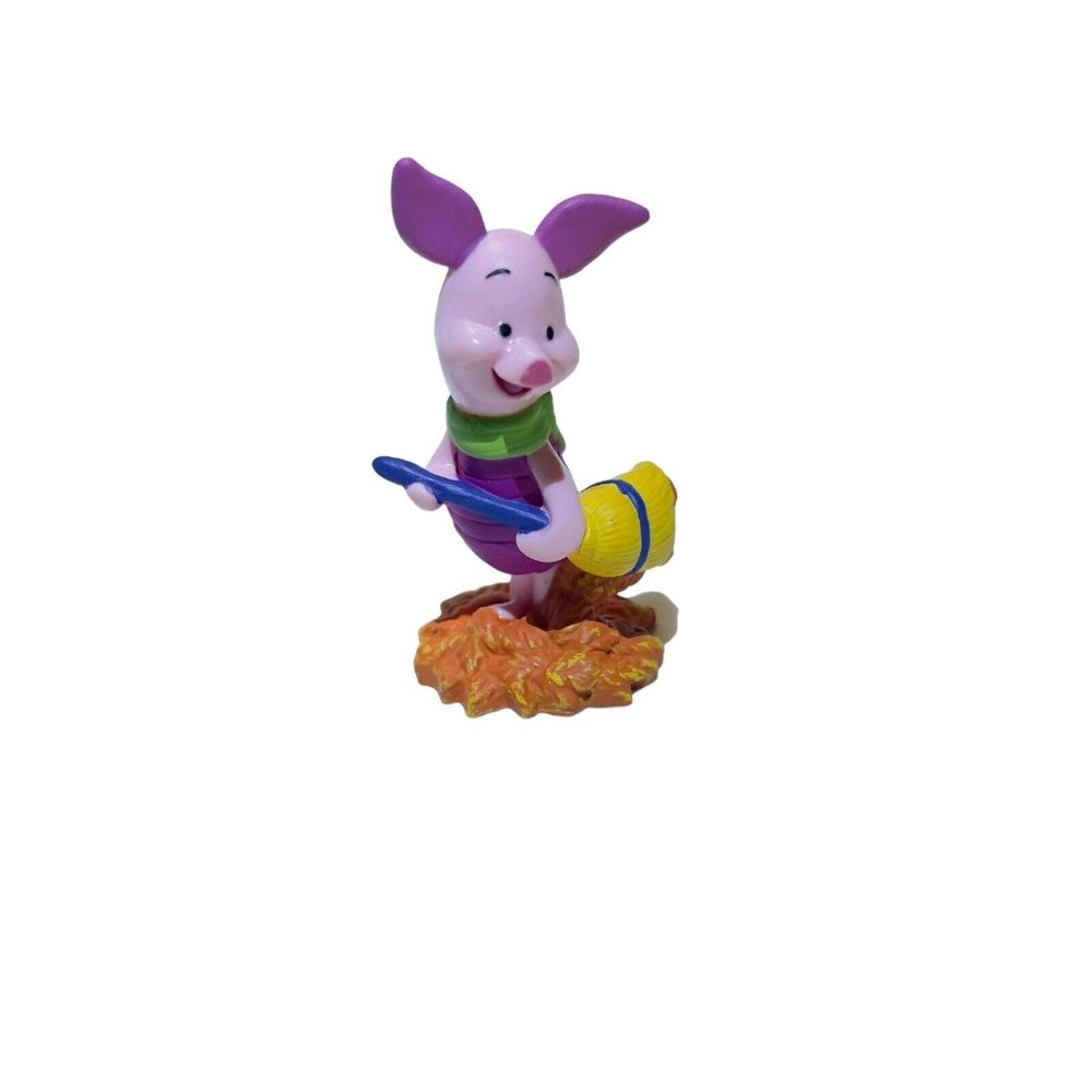 Disney 3”x1.5” Piglet Sweeping Leaves Broom‎ Applause VTG PVC Cake Topper Figure
